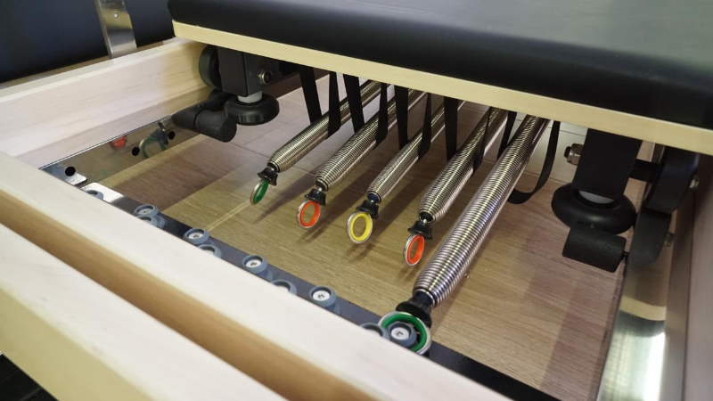 Máquina plegable del entrenamiento del cuerpo completo de los pies de acero resistentes del reformador de Pilates MJD-W38A